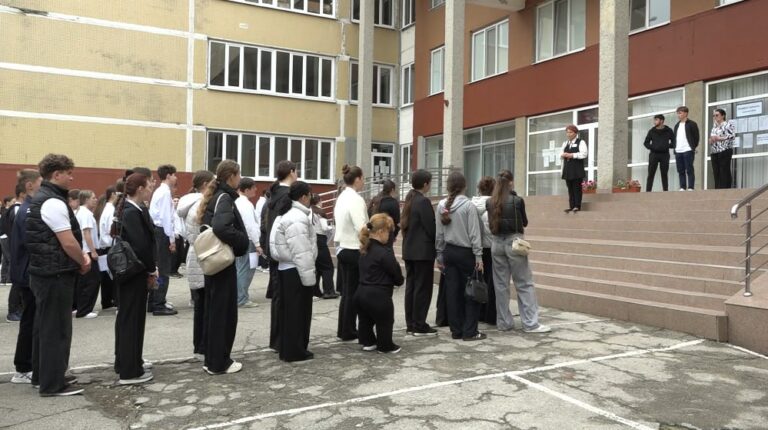 Bătălie pentru un loc la liceu în Chișinău: aproape 9.800 de cereri pentru doar 5.870 de locuri
