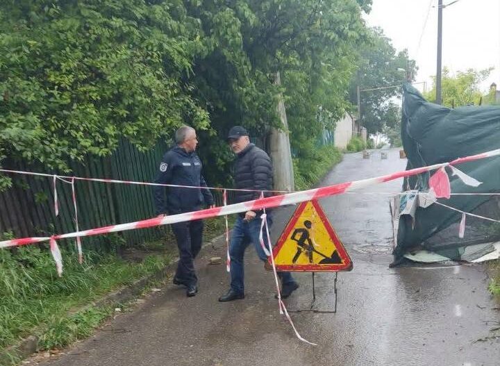 Ședință de urgență la Ialoveni după surparea unei porțiuni de drum. Autoritățile au descoperit mai multe nereguli