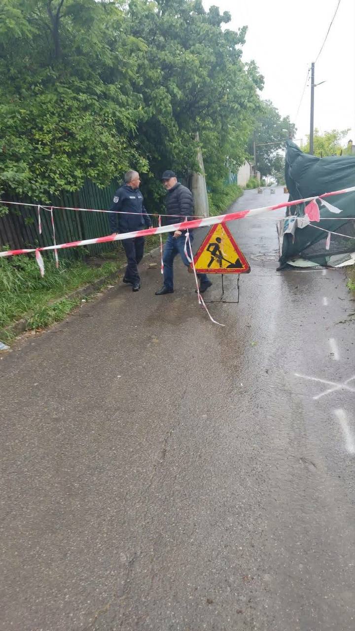 Ședință de urgență la Ialoveni după surparea unei porțiuni de drum. Autoritățile au descoperit mai multe nereguli