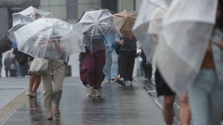 Furtuna Jangmi paralizează Tokyo: ploi torențiale, evacuări masive și sute de zboruri anulate