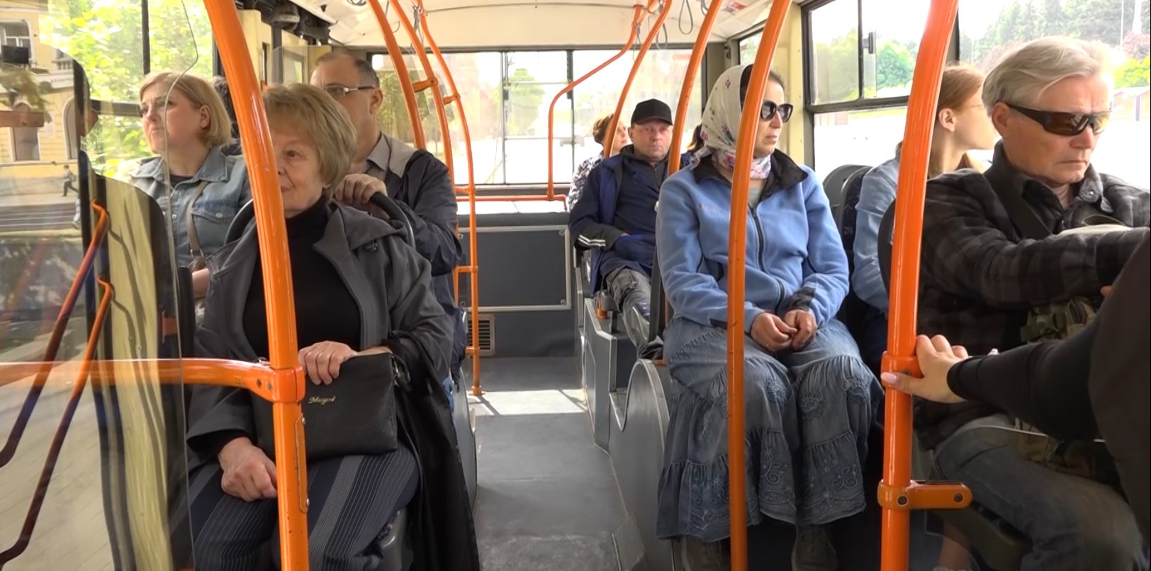 Călătorii sufocante în transportul din Chișinău. Pasagerii cer condiții mai bune: ,,Aer condiționat trebuie”
