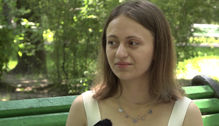 Trei note de 10 din oficiu la BAC: Povestea Otiliei Iurcu, absolventa care a transformat munca în performanță