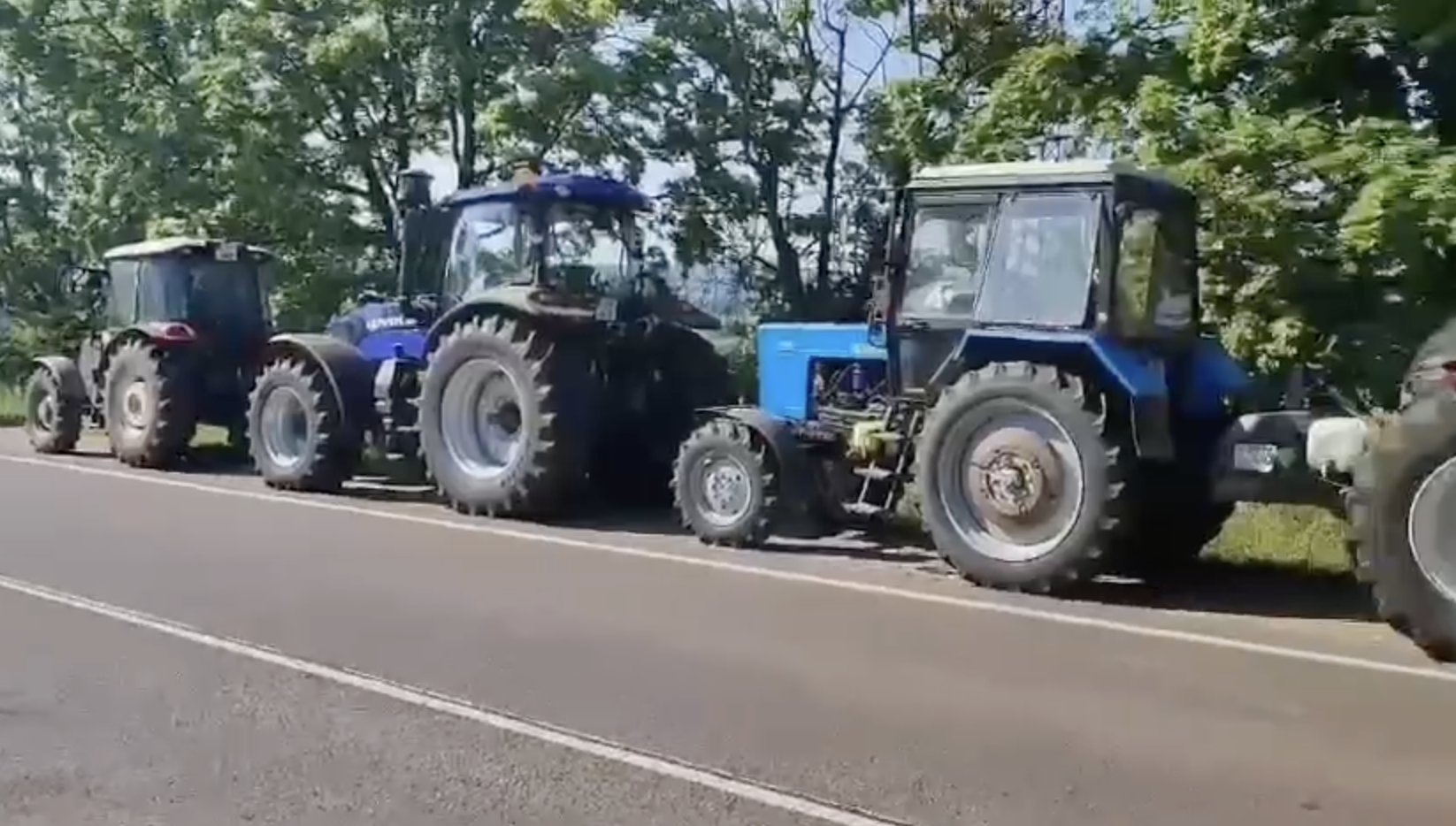 Vama Cahul, blocată de fermieri: Tehnica agricolă scoasă pe drumuri în semn de protest