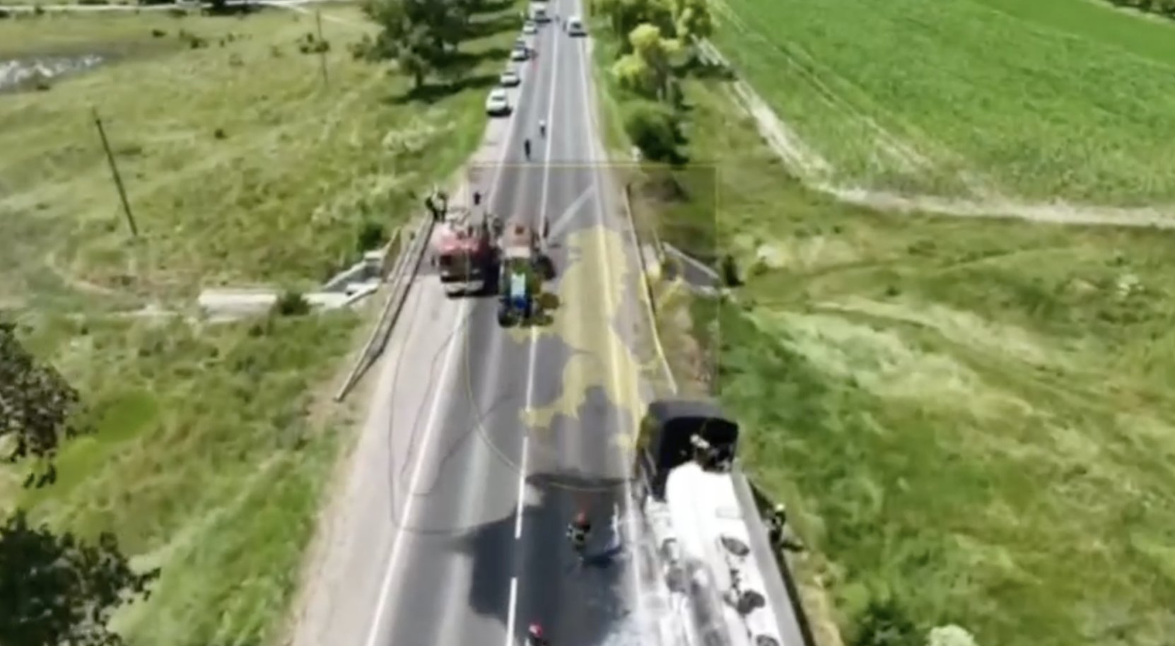 Accident în lanț pe traseul R6, după incendiul unui autocamion cu cisternă: Mai multe persoane au ajuns la spital