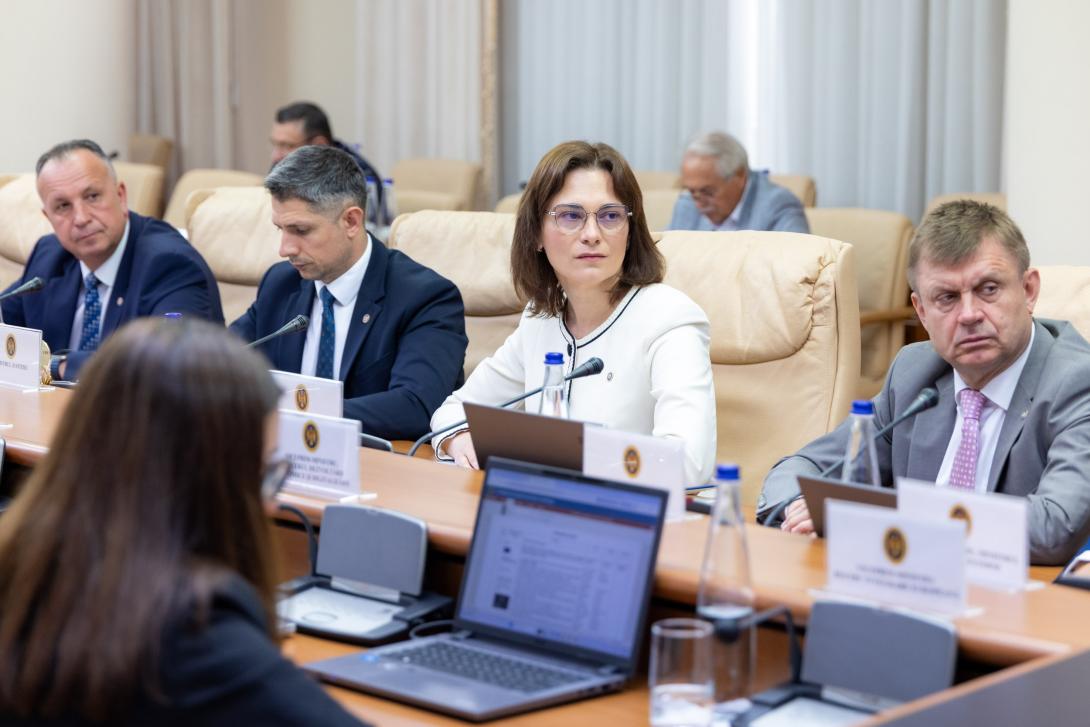 Activarea cartelelor telefonice, făcută doar în baza unui act de identitate. Guvernul a aprobat un proiect