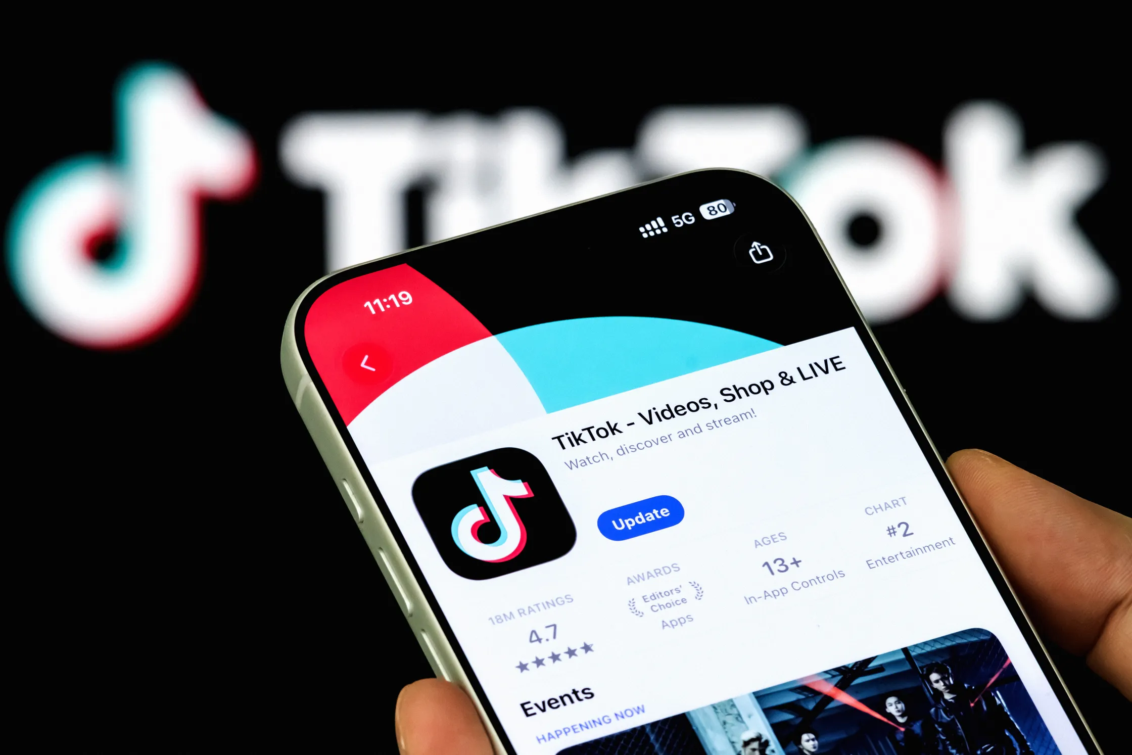 Rețea de conturi false pe TikTok, cu milioane de vizualizări, folosită pentru a submina încrederea în stat și în UE