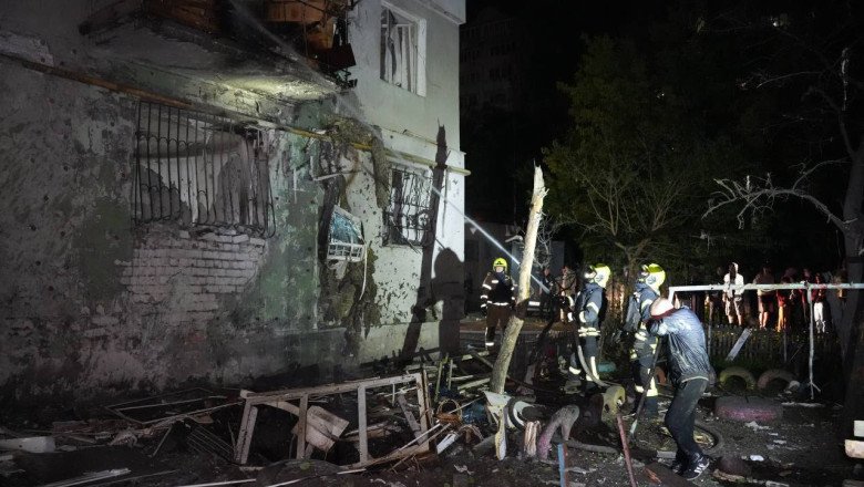 Cel puțin trei morți și 61 de răniți în urma unui nou val de atacuri rusești asupra Ucrainei