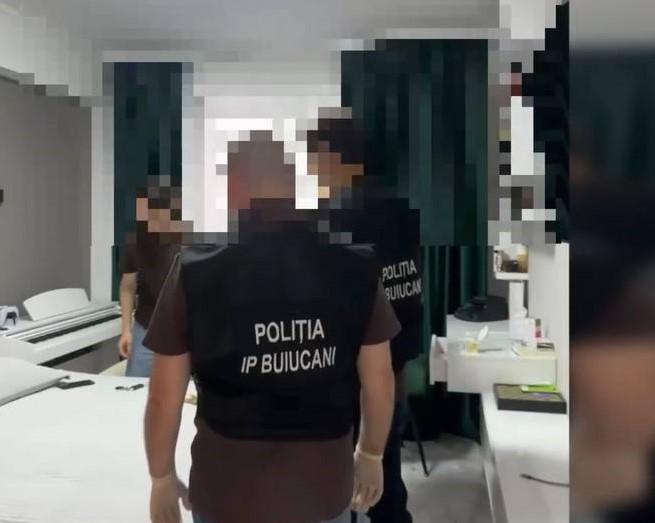 VIDEO O femeie a rămas fără 17.000 de euro după apeluri false din partea unor pretinși funcționari