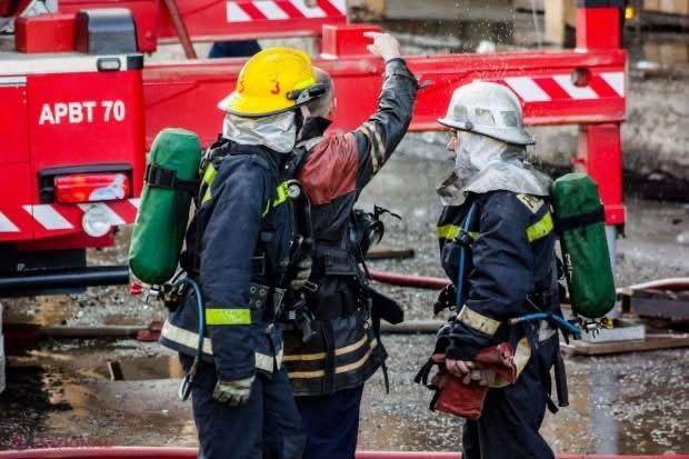 Incendiu la o clădire părăsită de pe strada Aleksandr Pușkin: Patru echipaje de pompieri au intervenit