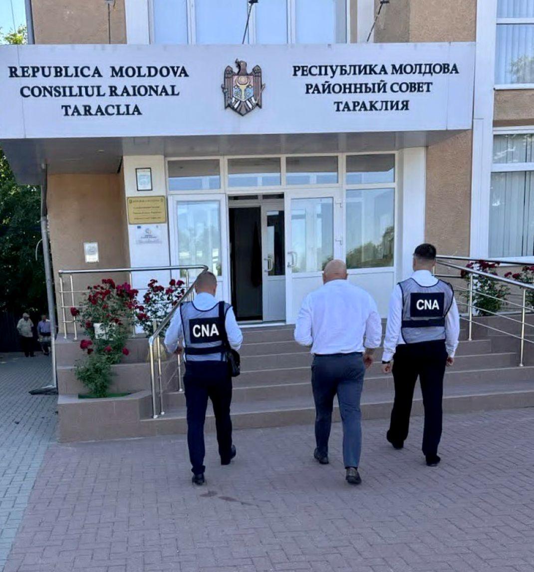 Președintele raionului Taraclia și doi funcționari, vizați într-un dosar de trucare a licitațiilor și abuz de serviciu