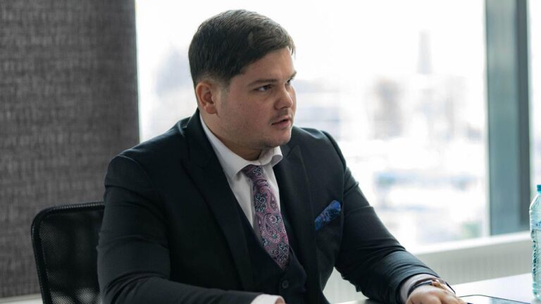 Consilierul municipal MAN, Ion Onța, reținut într-un dosar de escrocherie, rămâne în arest la domiciliu