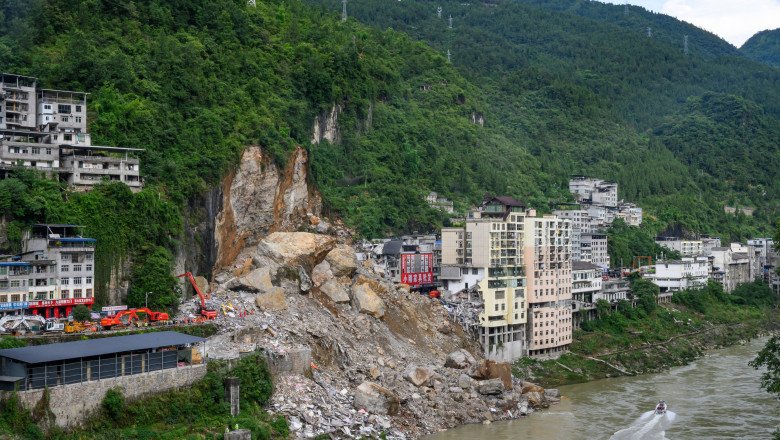 Bilanț tragic în China. 51 de morți și 10 dispăruți după o alunecare de teren
