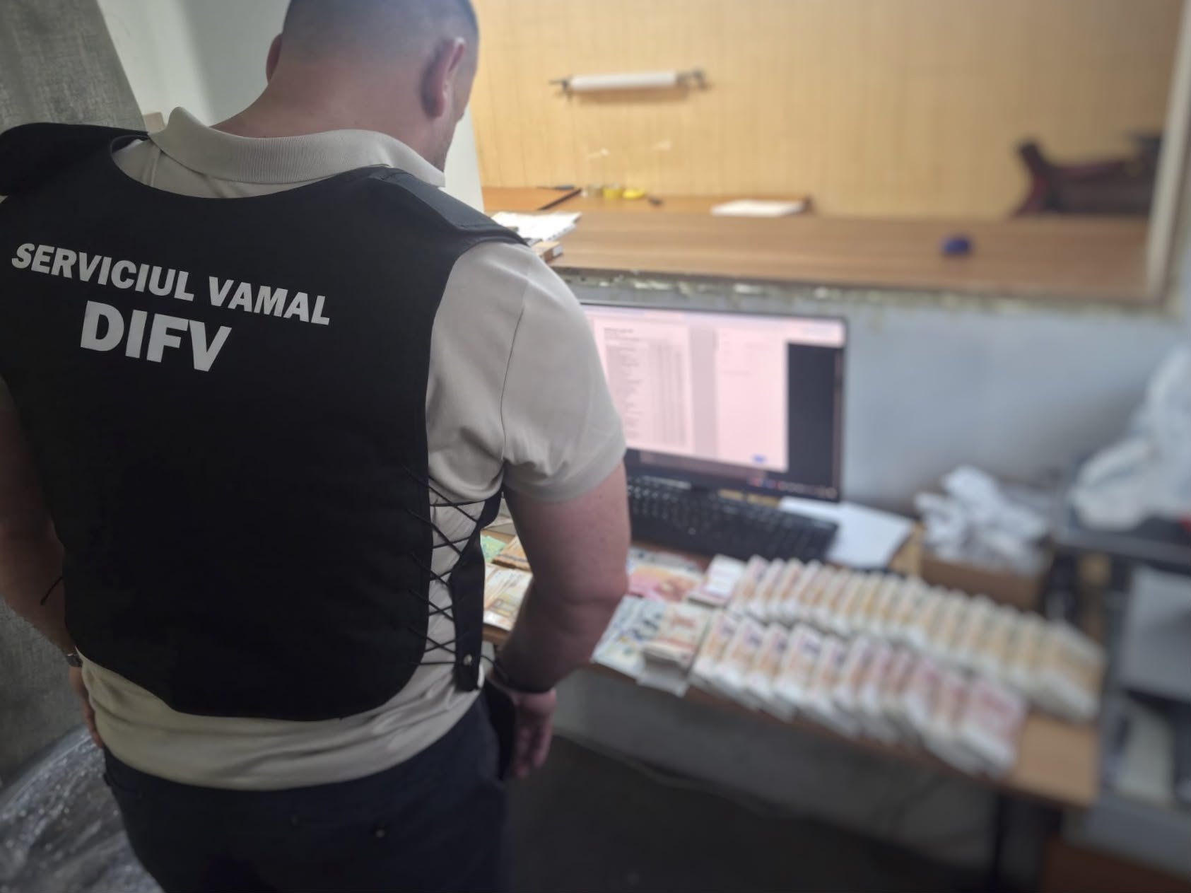 Percheziții privind importul fraudulos de automobile din SUA. Valoarea acestora, de peste 17 milioane de lei