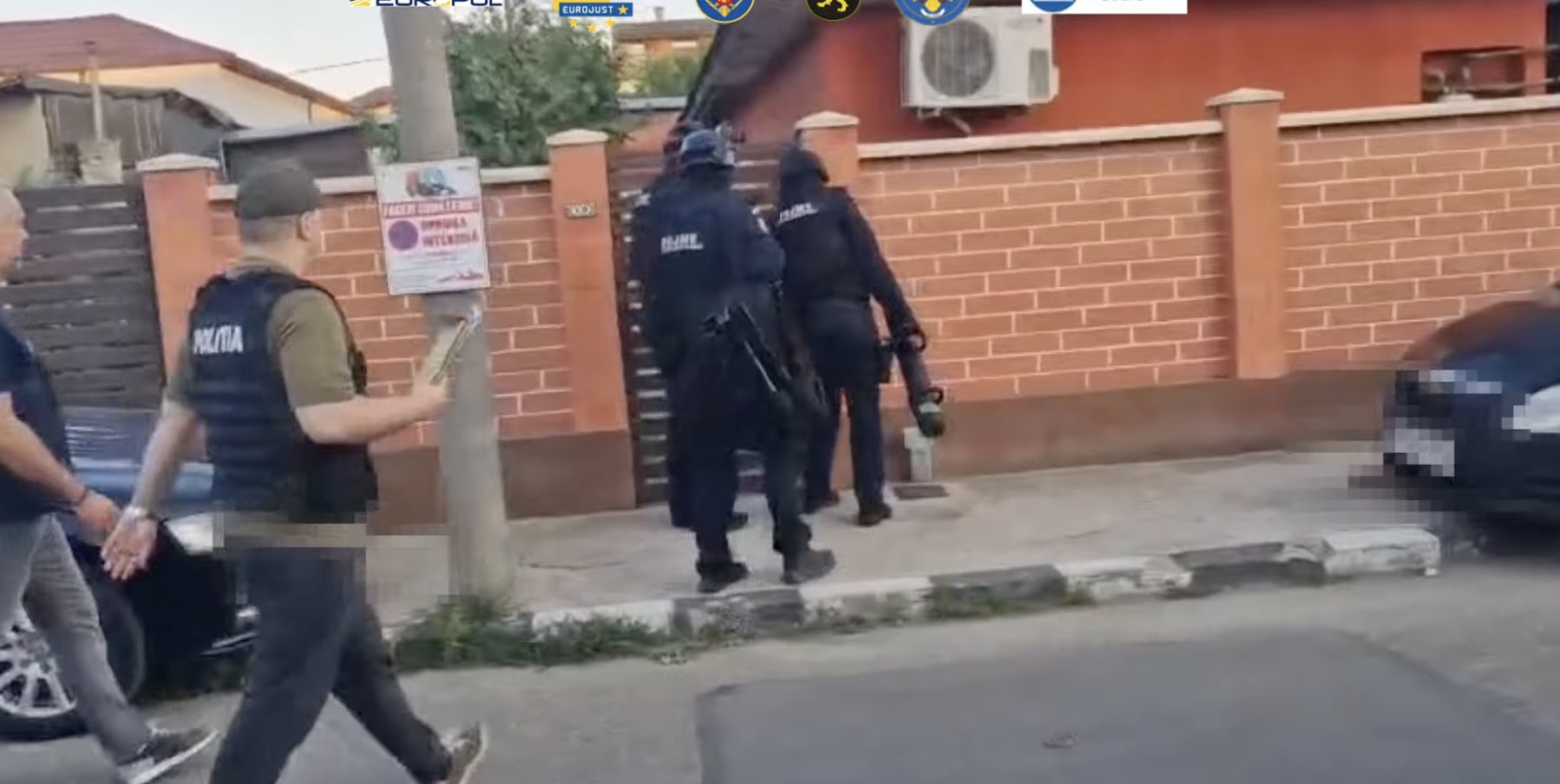 Rețea de escrocherii bancare cu 180 de operatori din Moldova și Ucraina, destructurată