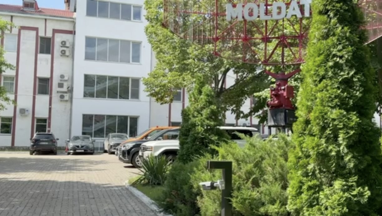 Trei persoane, reținute în urma perchezițiilor desfășurate la Moldatsa. Sunt bănuite de abuz în serviciu