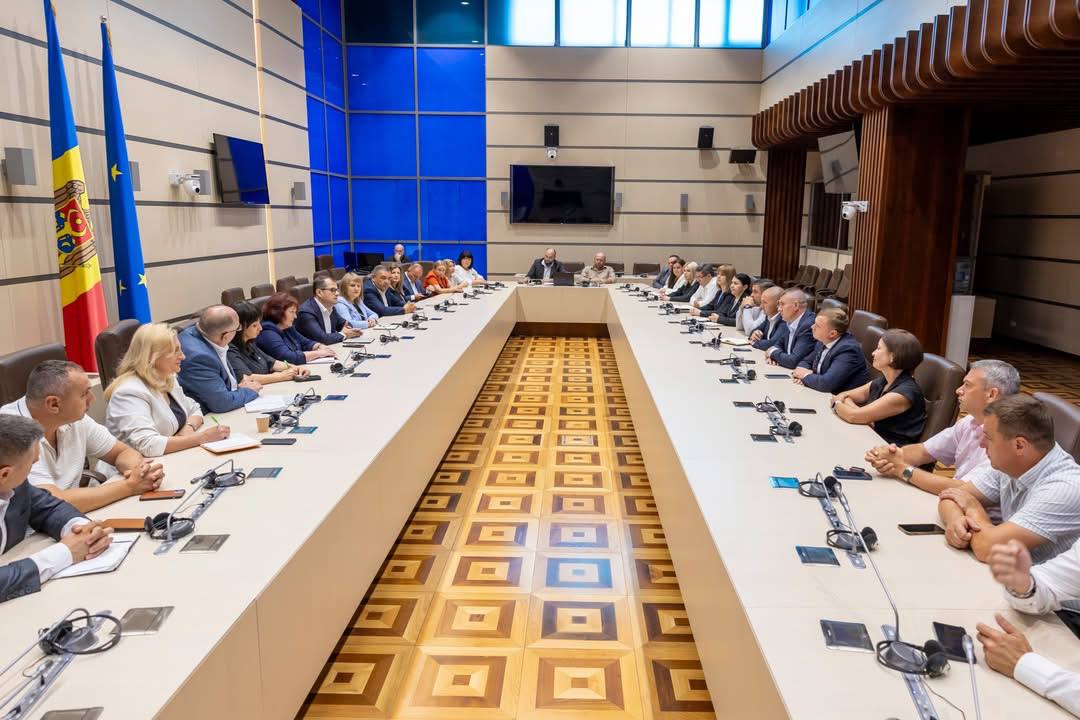 Reforma administrației publice locale, discutată de Vasile Tofan cu primari și președinți de raioane
