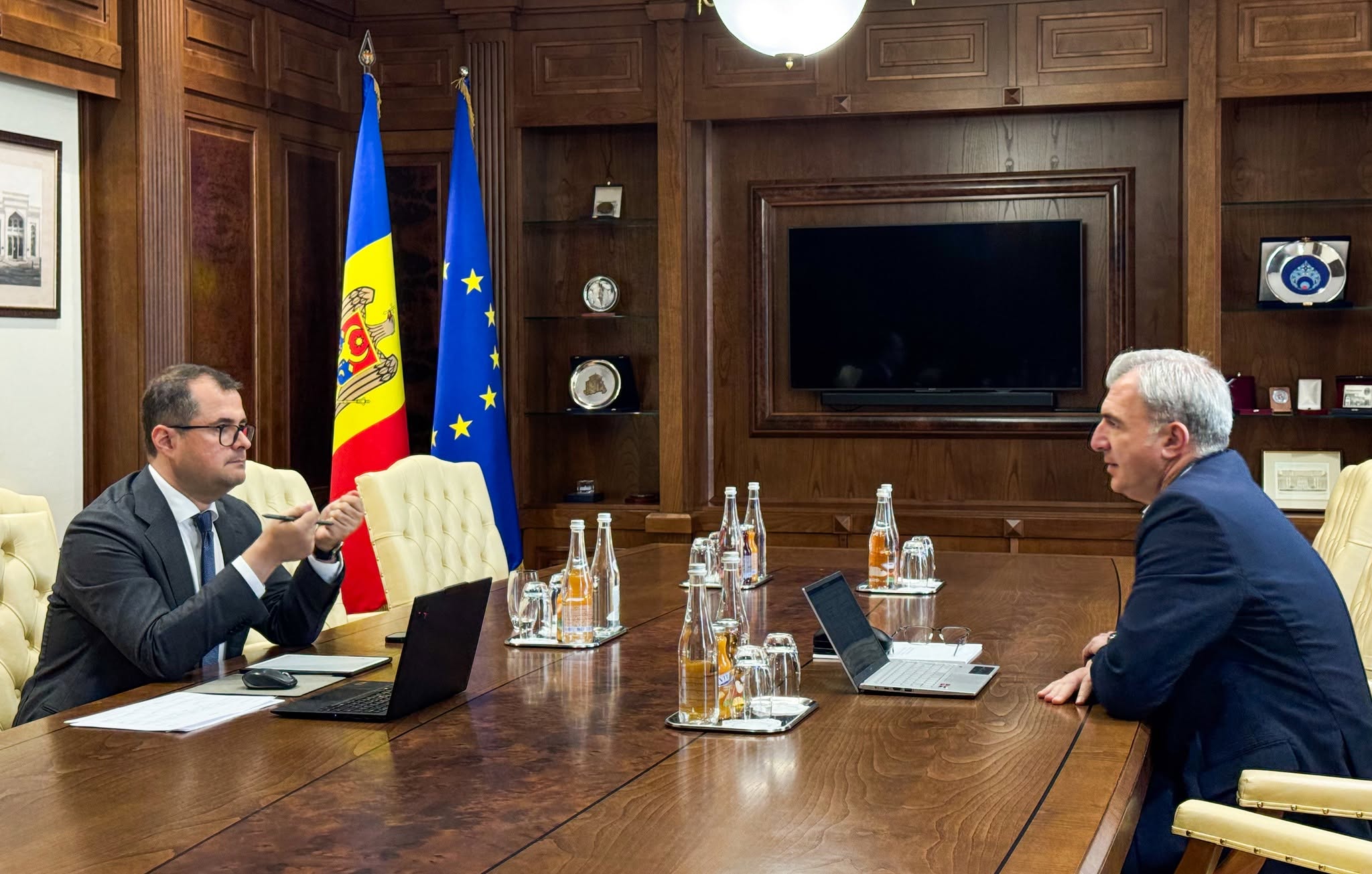 Candidatul la funcția de premier, discuții cu miniștrii Guvernului Munteanu: Programul de guvernare, în pregătire