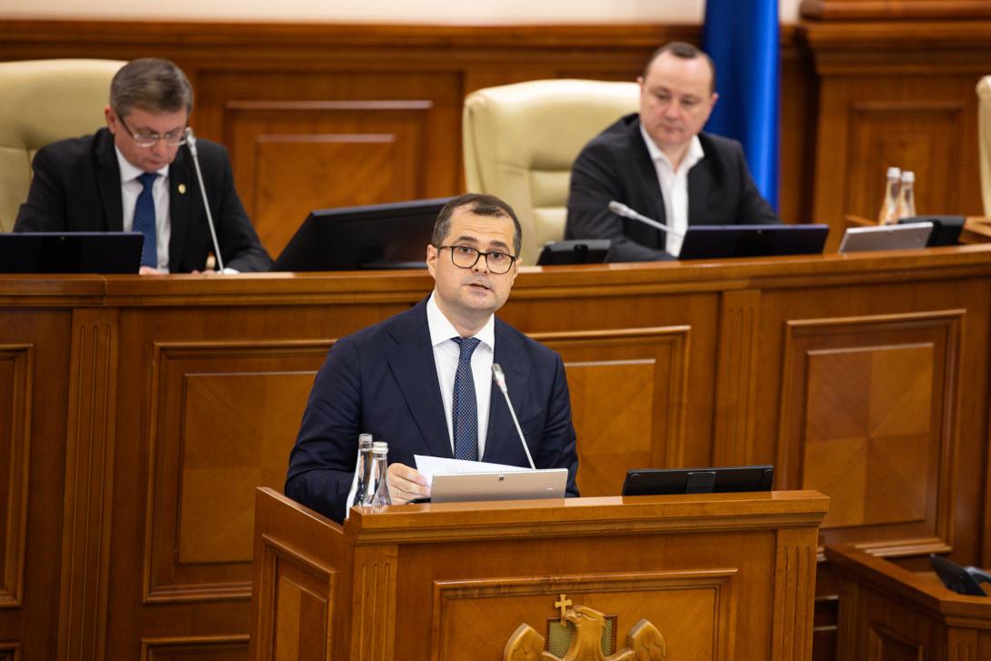 Cabinetul de miniștri condus de Vasile Tofan a primit votul de încredere din partea Parlamentului