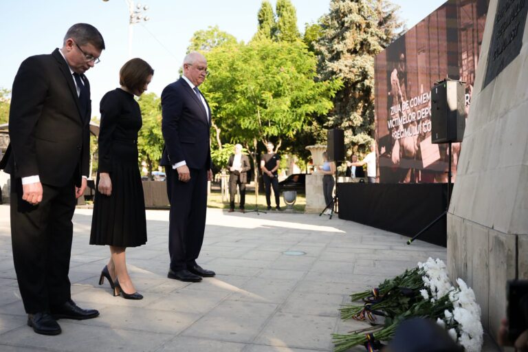 Victimele deportărilor staliniste din Basarabia, comemorate la Chișinău la 77 de ani de la tragedie