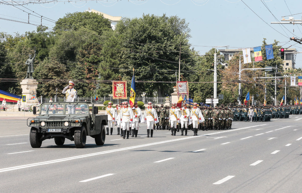 VIDEO Peste 2.000 de militari vor defila de Ziua Independenței în centrul Chișinăului