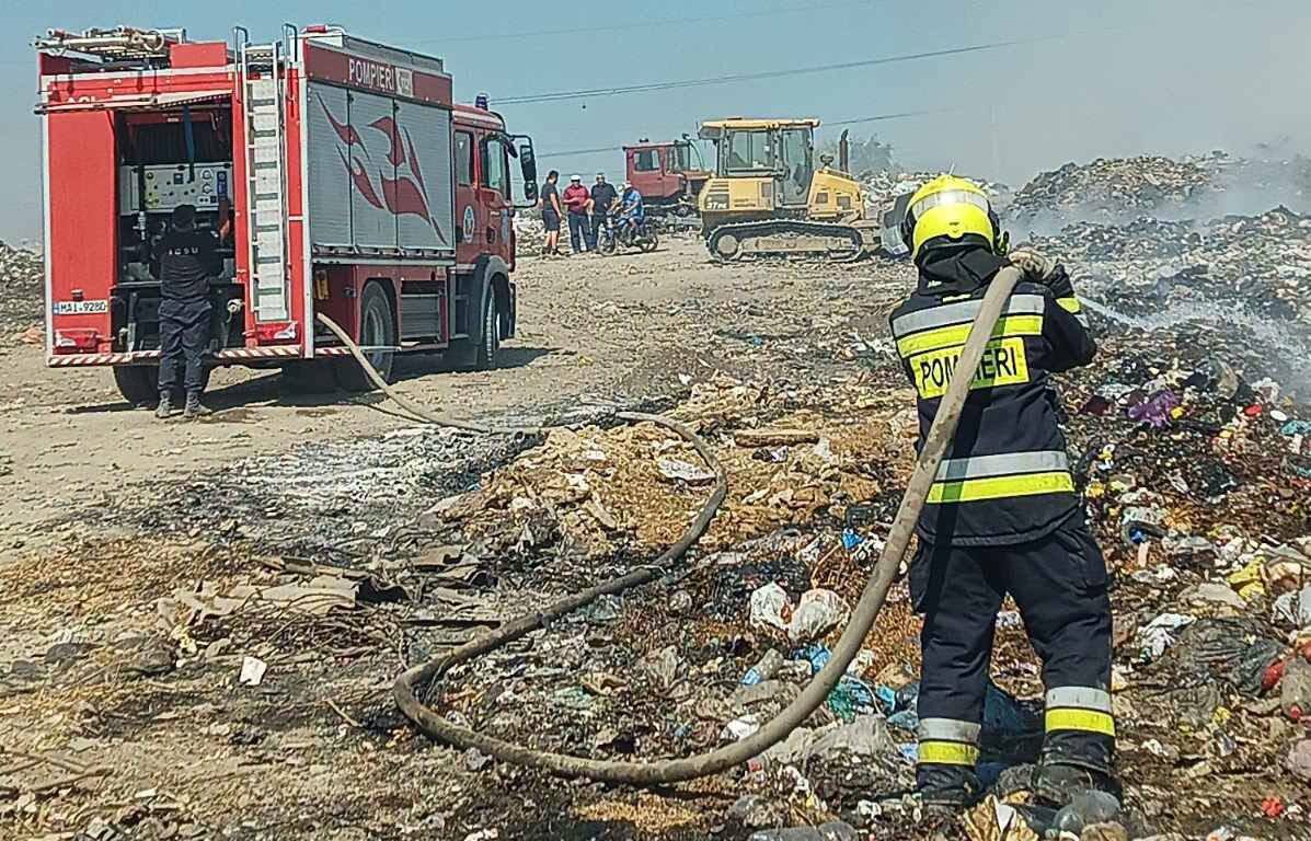 Incendiul de la platforma de gunoi din Orhei, lichidat după patru zile de intervenții