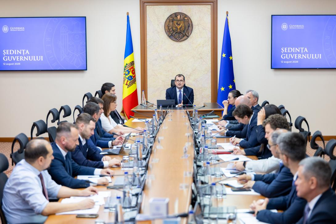 Premierul Tofan, nemulțumit de deplasările unor oficiali: „Nouă zile în India, într-o zonă cu plaje frumoase”