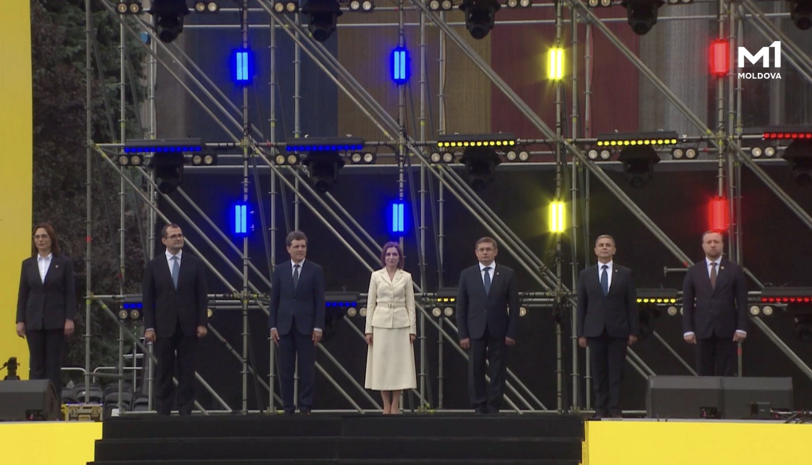 LIVE În PMAN a început parada militară dedicată celor 35 de ani de independență