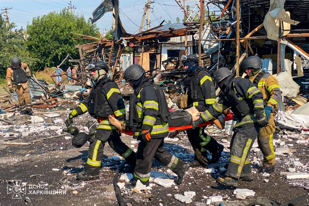 Rusia a atacat o intersecție aglomerată dint-un oraș din regiunea Harkov. Cel puțin 10 oameni au murit