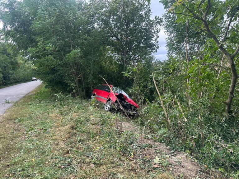 Accident tragic la Ocnița. Un bărbat de 37 de ani a murit după ce mașina s-a răsturnat
