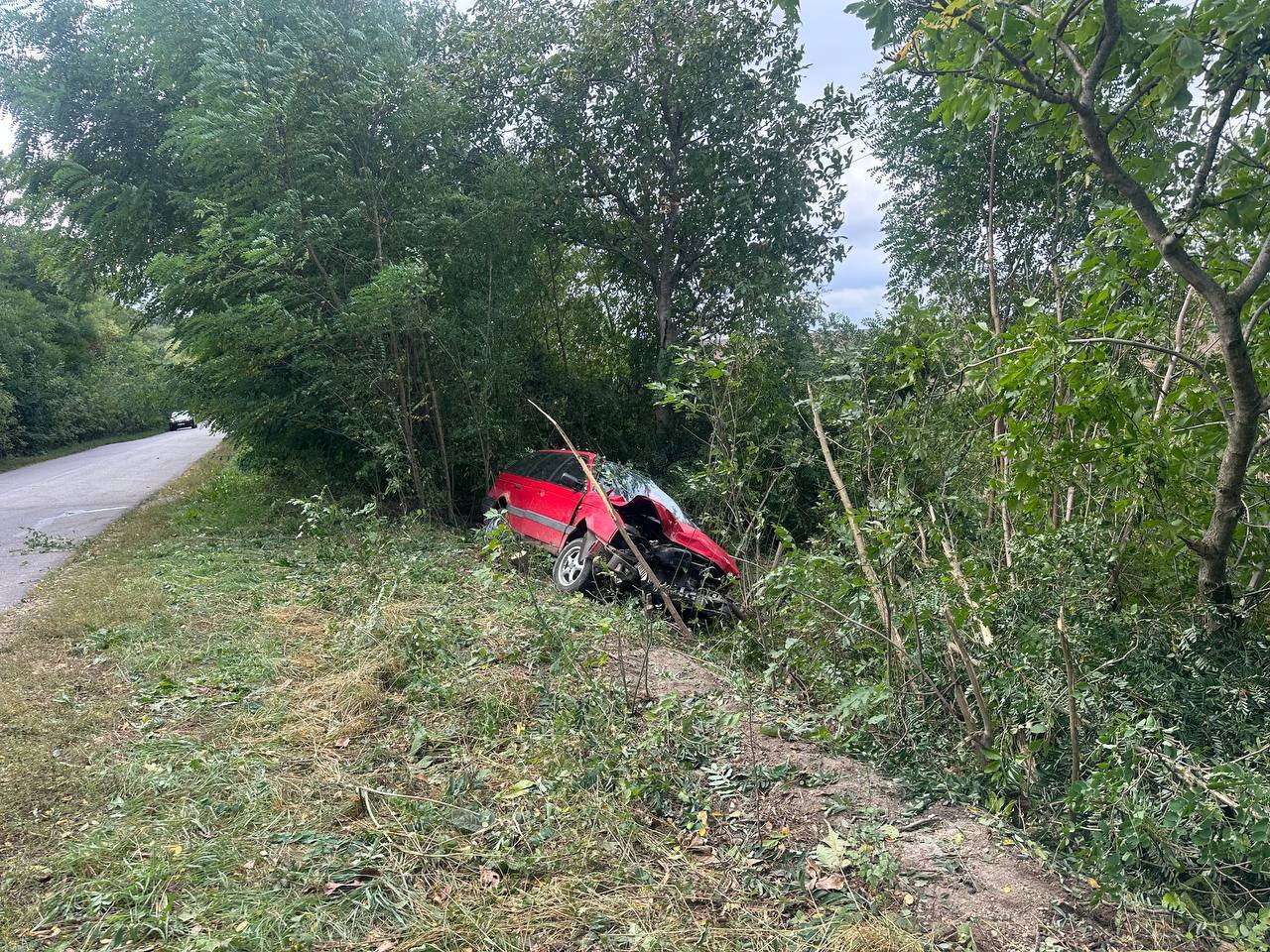 Accident tragic la Ocnița. Un bărbat de 37 de ani a murit după ce mașina s-a răsturnat