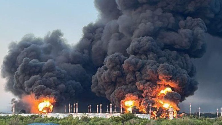 Incendiu uriaș la o bază petrolieră din orașul rus Soci, după un atac ucrainean cu drone