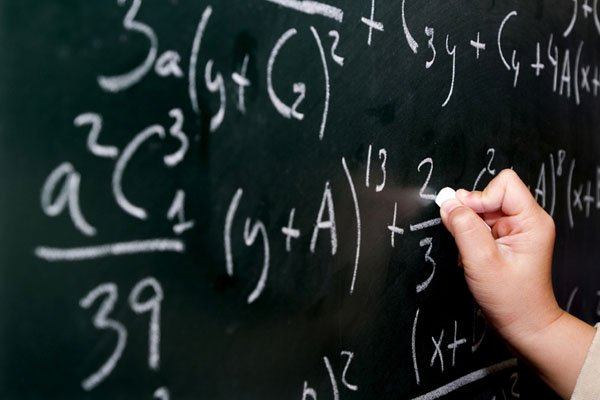 Rezultate îngrijorătoare la PISA. Peste jumătate dintre elevi nu ating pragul minim la Matematică și Citire