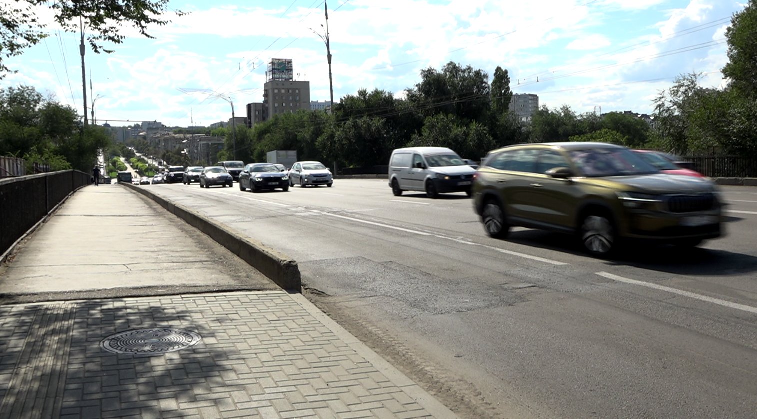 Podul de la Circ, în reparații în plin trafic aglomerat. Primăria nu spune când încep și cum vor circula șoferii