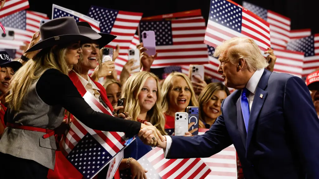 Trump promite câte 5.000 de dolari fiecărui adult american dacă republicanii câștigă alegerile, însă cu o condiție