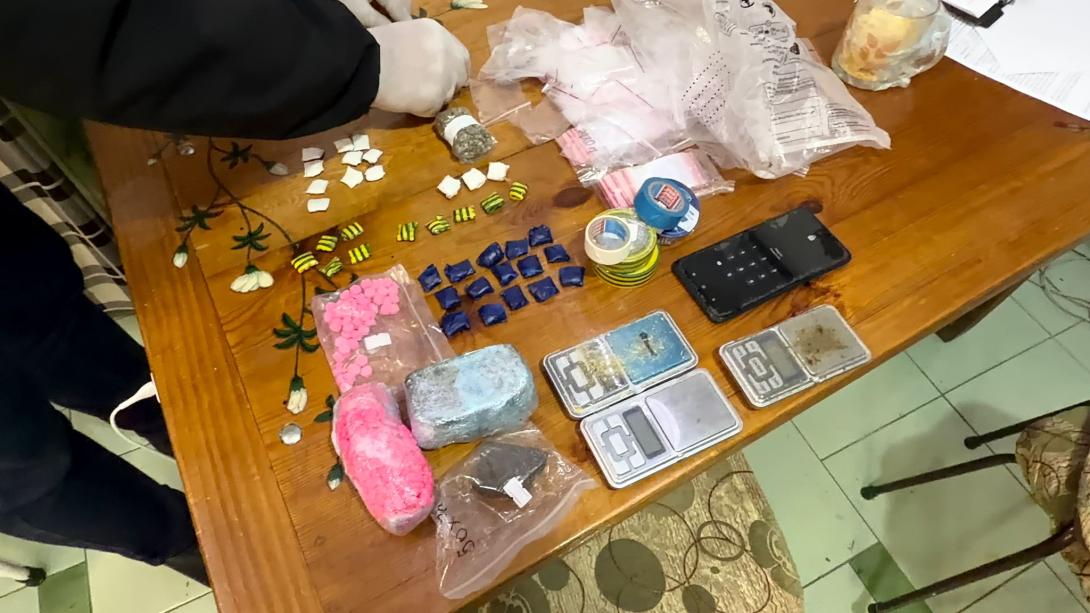 Droguri vândute prin Telegram la Chișinău. Un tânăr a fost plasat în arest pentru 30 de zile
