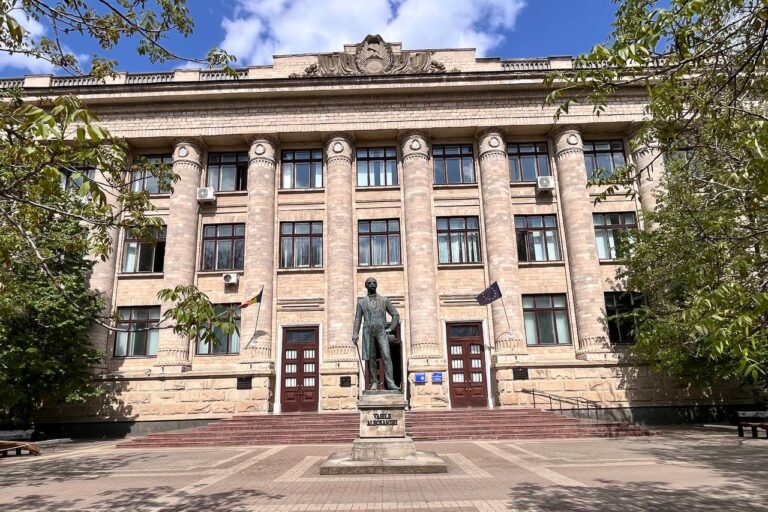 Comorile ascunse ale Bibliotecii Naționale. Mii de cărți vechi și rare, păstrate pentru generații