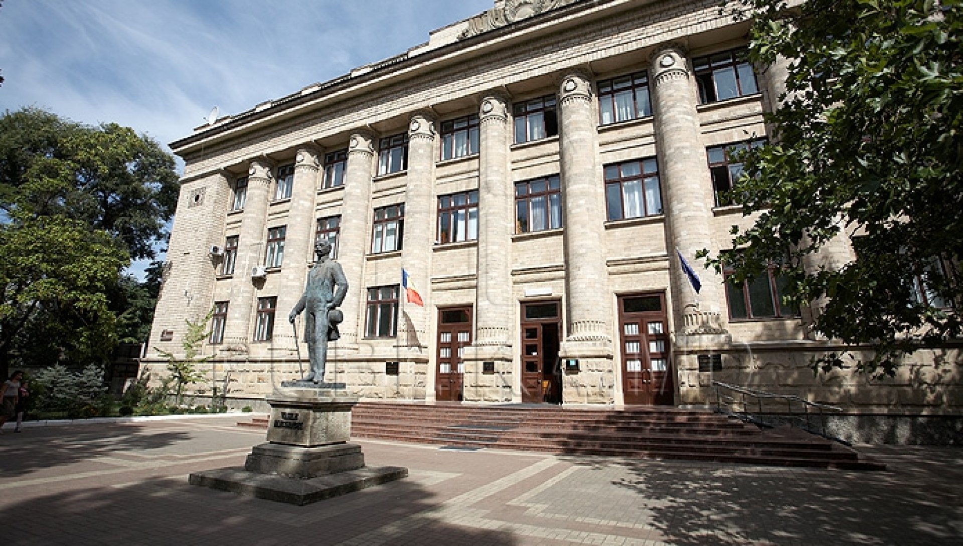 Biblioteca Națională păstrează cărți și documente vechi de generații