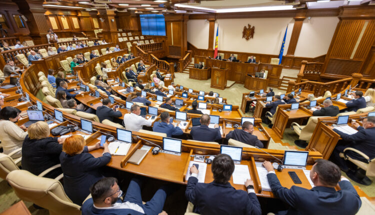 Mecanismul de licențiere a importurilor de cereale și culturi oleaginoase, votat de Parlament