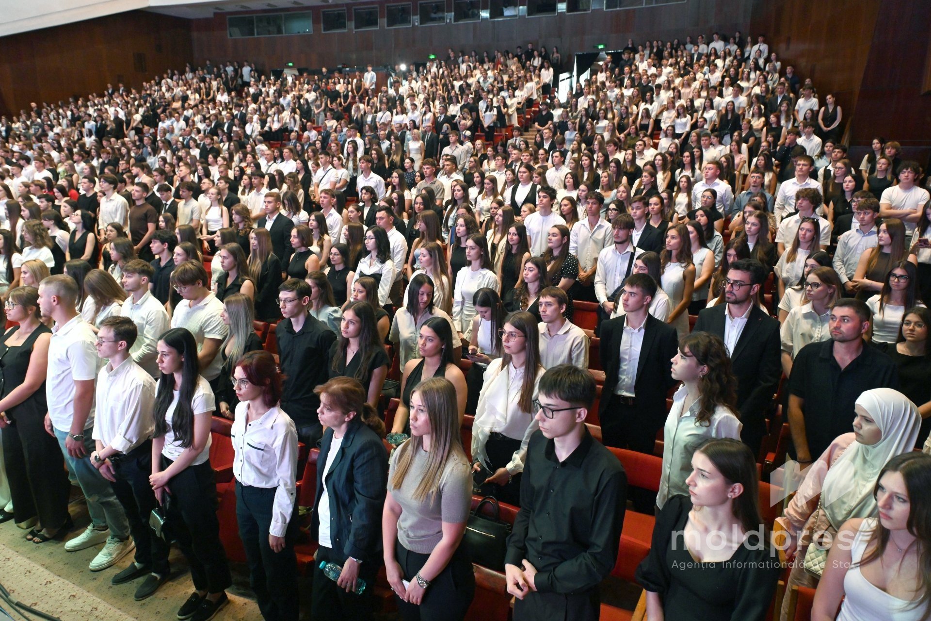 Peste 1.300 de tineri au ales drumul medicinei. Studenții din anul I au rostit Jurământul