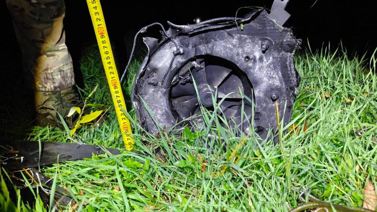 Poliția oferă noi detalii despre drona explodată la Orhei. Fragmentele au fost găsite pe o rază de 120 de metri