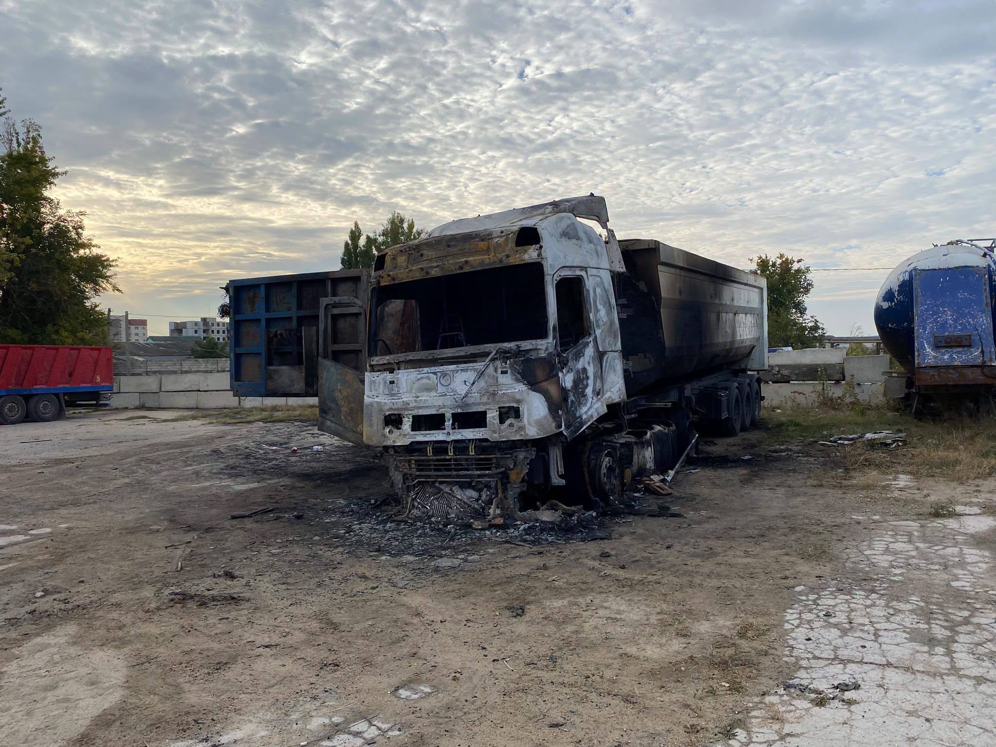Incendiu la o bază de camioane din Rezina. A avut loc și o explozie la rezervoarele unui vehicul