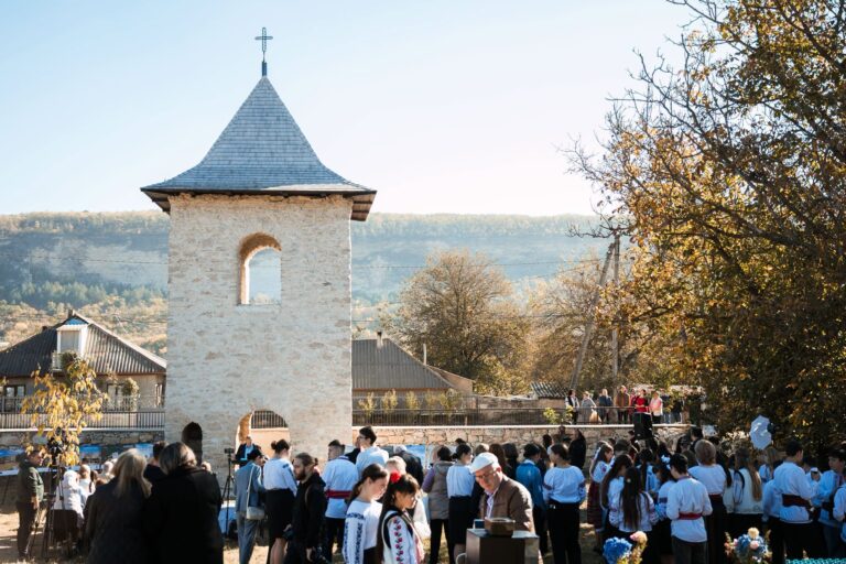 Turnul clopotniței din Vadul-Rașcov, vechi de 400 de ani, restaurat cu sprijinul Uniunii Europene