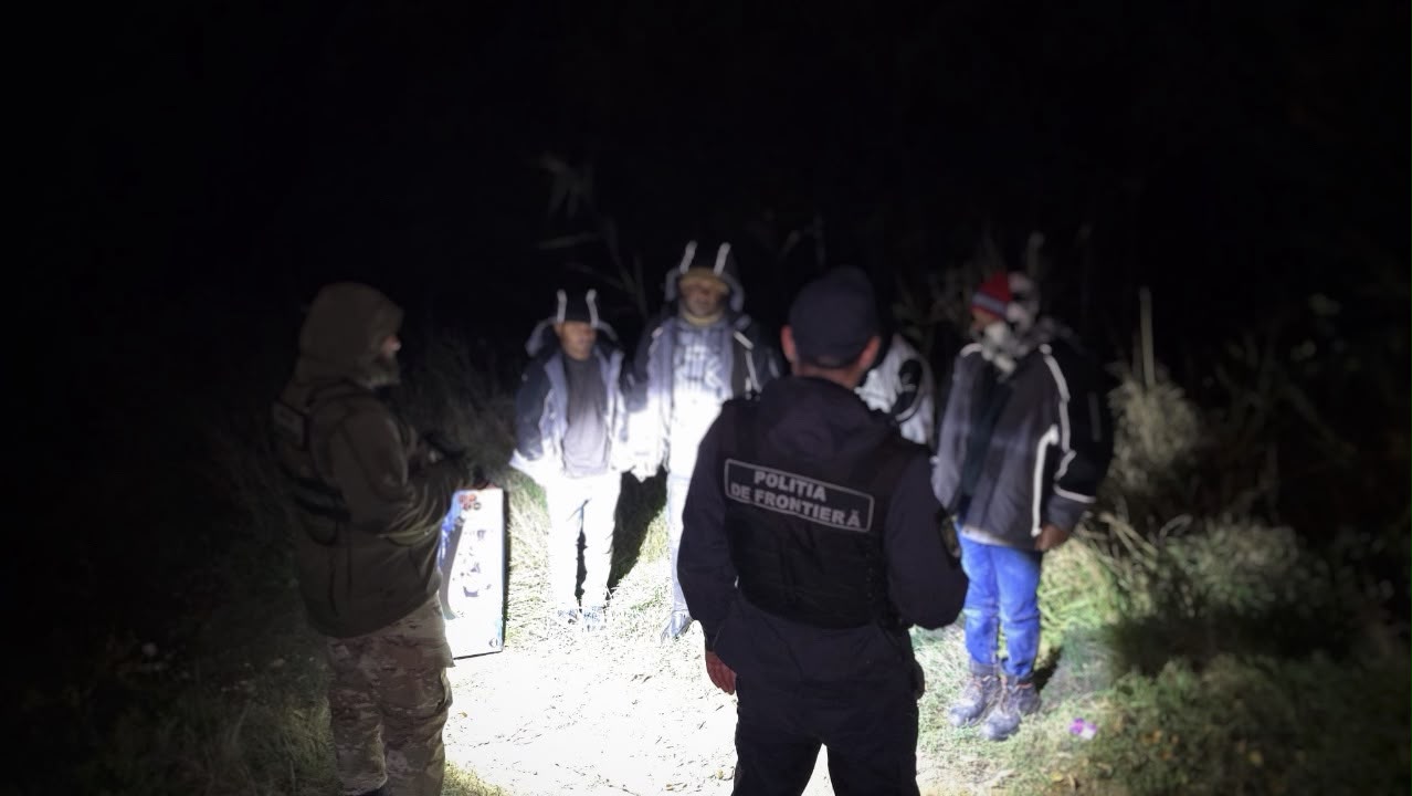 VIDEO Cinci cetățeni din Bangladesh, prinși în timp ce încercau să ajungă ilegal în UE prin Moldova