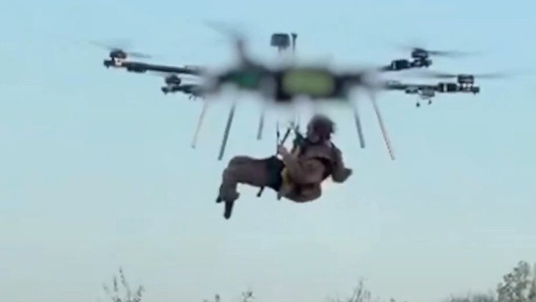 Operațiune neobișnuită pe frontul din Ucraina: un soldat rănit grav, evacuat cu o dronă