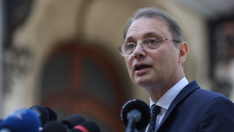 Premierul României, Luca Niculescu, vine la Chișinău. Când va avea loc vizita