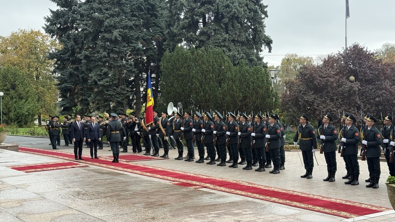 LIVE Premierul român Luca Niculescu, primit de Vasile Tofan la Guvern. Urmează discuții bilaterale