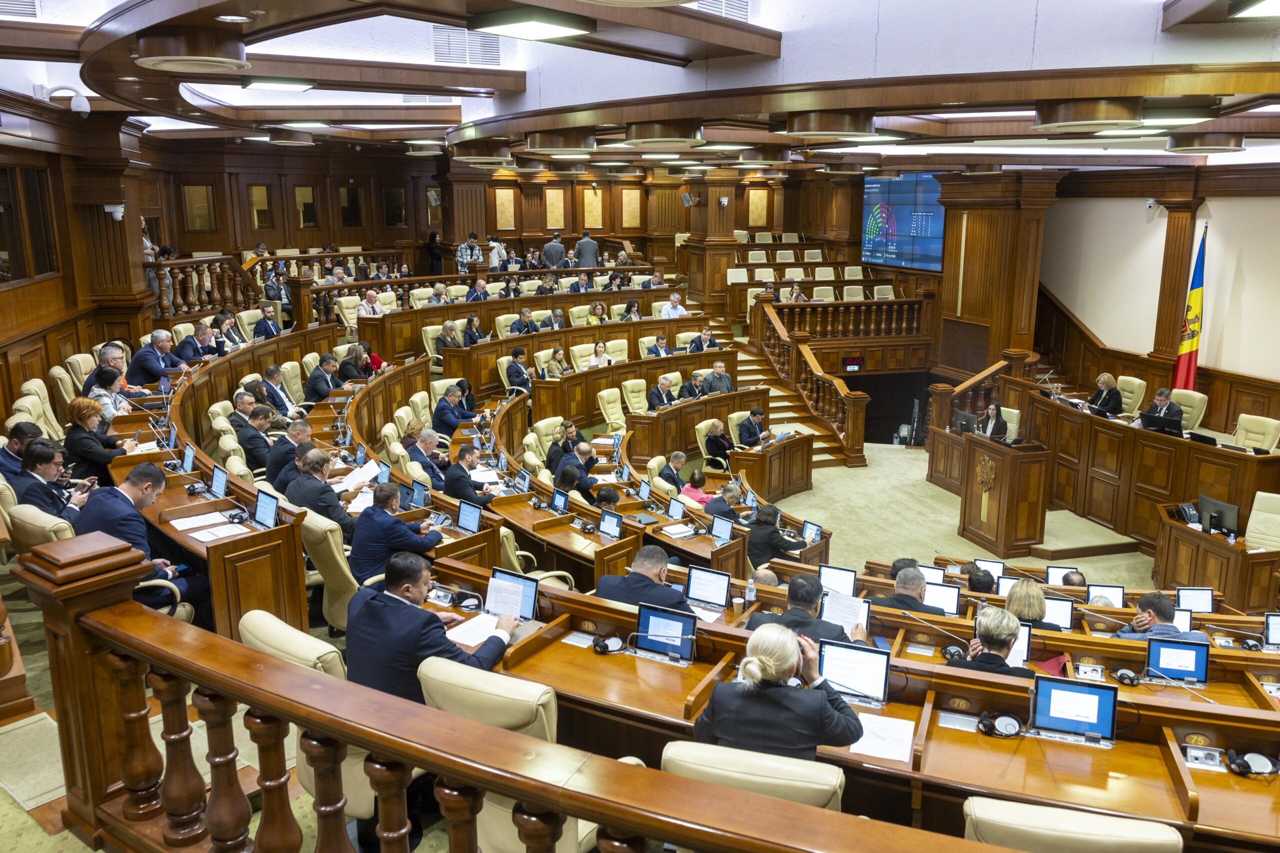 Noua politică fiscală, votată de Parlament. Opoziția nu a susținut proiectul după ce propunerile sale au fost omise