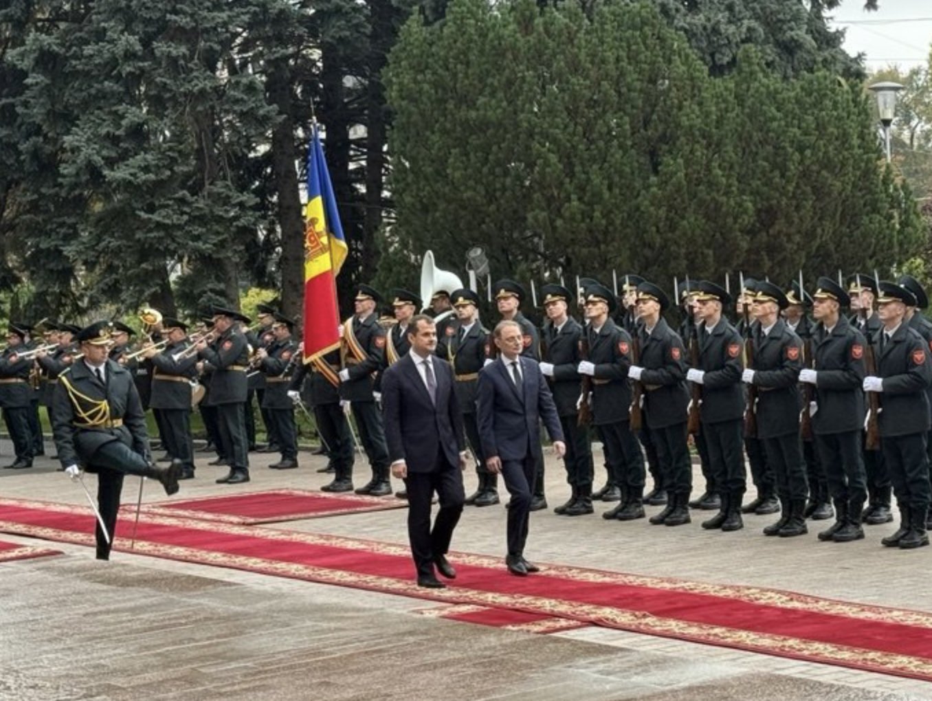 Experți: Prima vizită externă a premierului român în Moldova reconfirmă sprijinul Bucureștiului pentru Chișinău