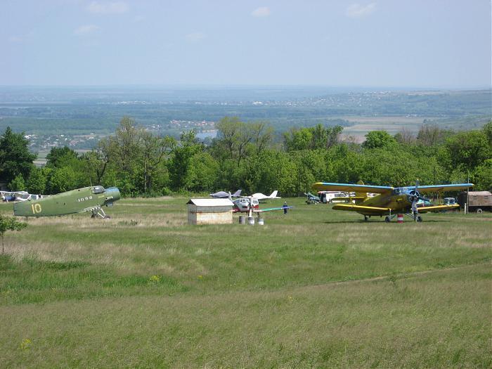 Aeronavă răsturnată la aterizare pe aerodromul din Vadul lui Vodă. Pilotul a scăpat nevătămat