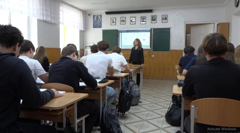 Manuale digitale în școlile din Republica Moldova. Cum vor putea fi utilizate